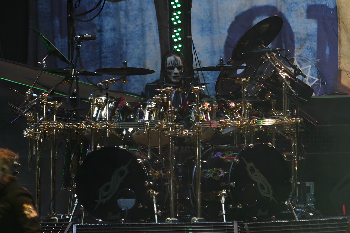 Joey Jordison à la batterie