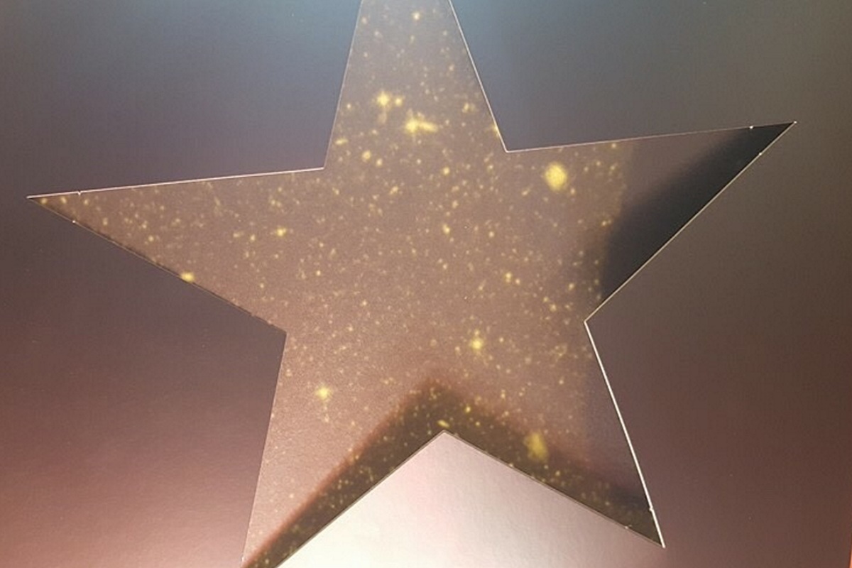 Capa da edição em vinil do Blackstar, um aglomerado de estrelas douradas