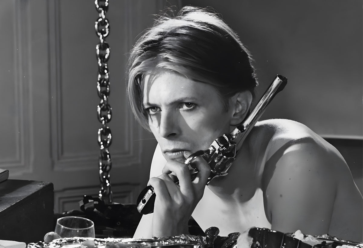 A still from "The Man Who Fell to Earth