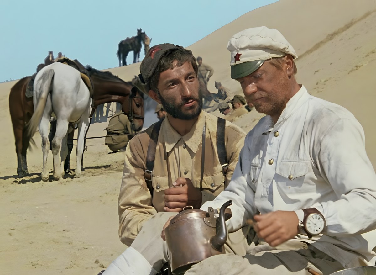 Uma imagem do filme "White Sun of the Desert" (Sol Branco do Deserto)