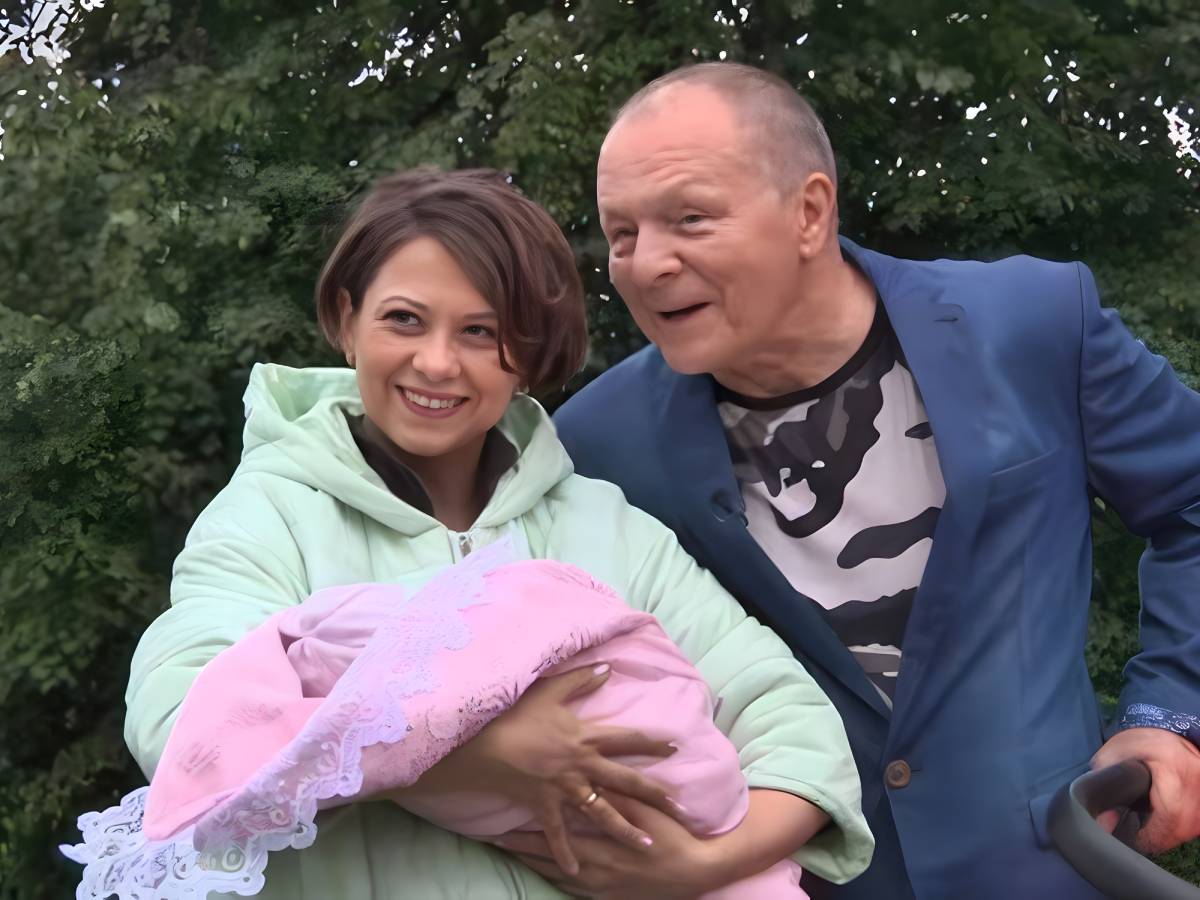 Boris Galkin com sua esposa Inna e sua filha